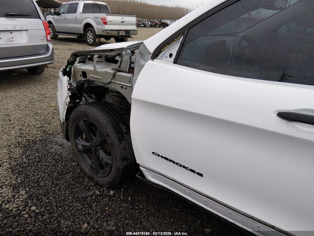 1C4PJLAB8HW508951 Jeep Cherokee Altitude Fwd