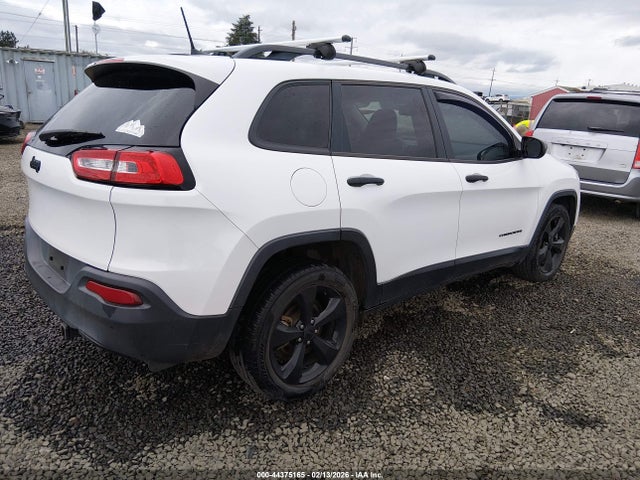 1C4PJLAB8HW508951 Jeep Cherokee Altitude Fwd