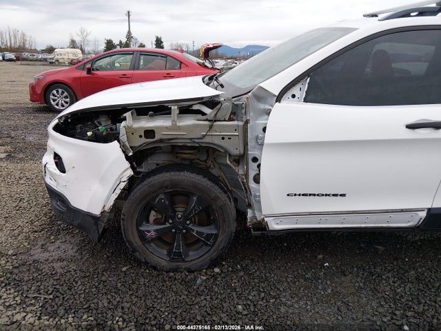 1C4PJLAB8HW508951 Jeep Cherokee Altitude Fwd