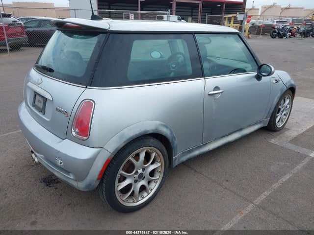 2006 MINI COOPER S WMWRE33506TJ34559 Photo 3
