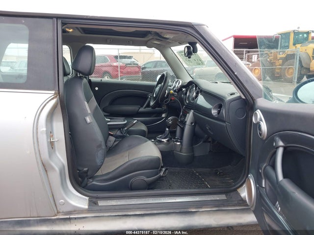 2006 MINI COOPER S WMWRE33506TJ34559 Photo 4
