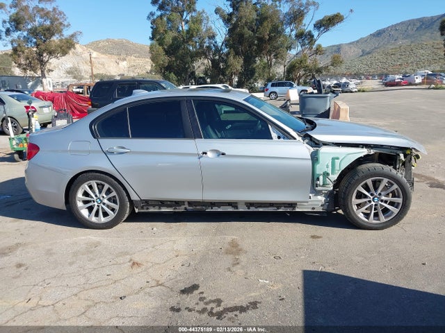 WBA8E1G58JNU92256 BMW 320i