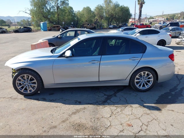 WBA8E1G58JNU92256 BMW 320i