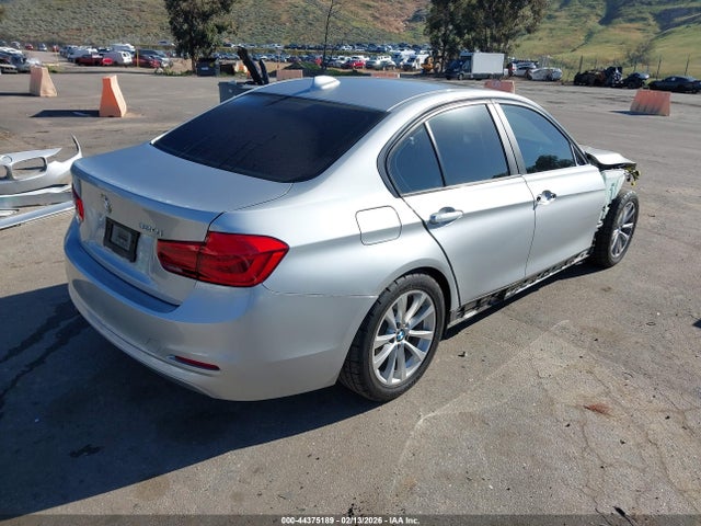 WBA8E1G58JNU92256 BMW 320i