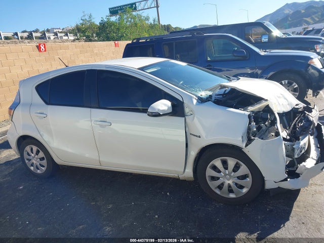 Toyota Prius C Two 2014 JTDKDTB39E1085136 Image 13