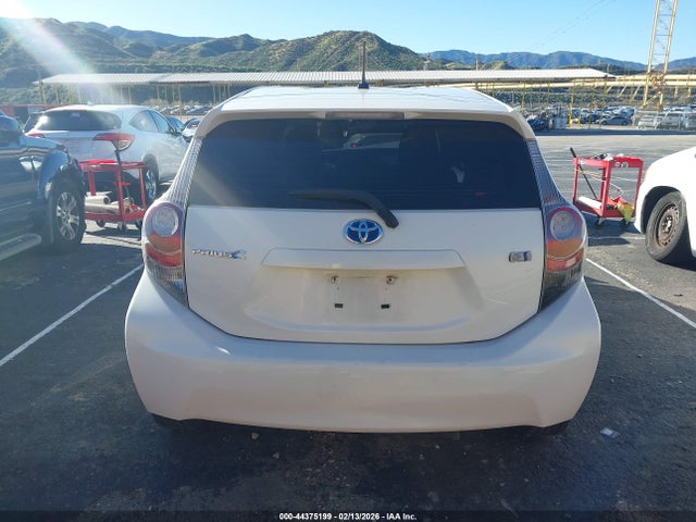Toyota Prius C Two 2014 JTDKDTB39E1085136 Image 16