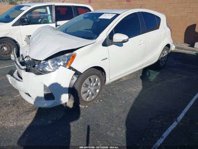 Toyota Prius C Two 2014 JTDKDTB39E1085136 Image 2