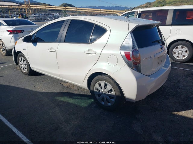 Toyota Prius C Two 2014 JTDKDTB39E1085136 Image 3