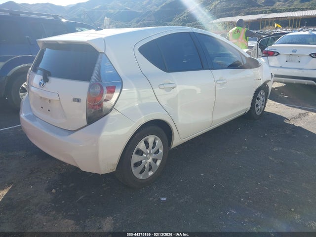 Toyota Prius C Two 2014 JTDKDTB39E1085136 Image 4