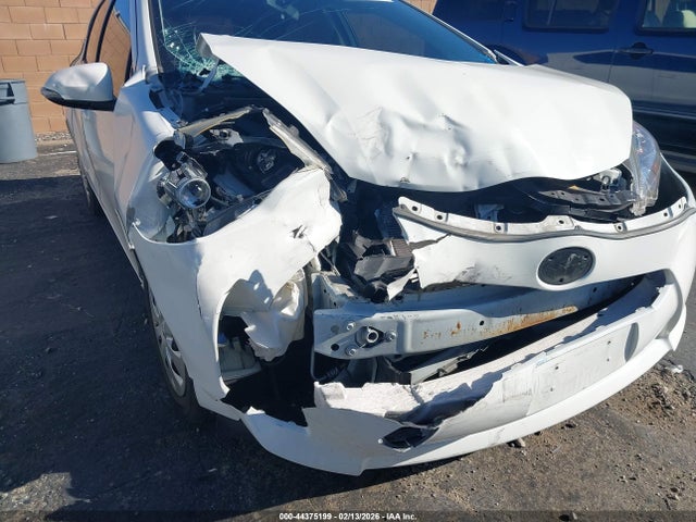 Toyota Prius C Two 2014 JTDKDTB39E1085136 Image 6