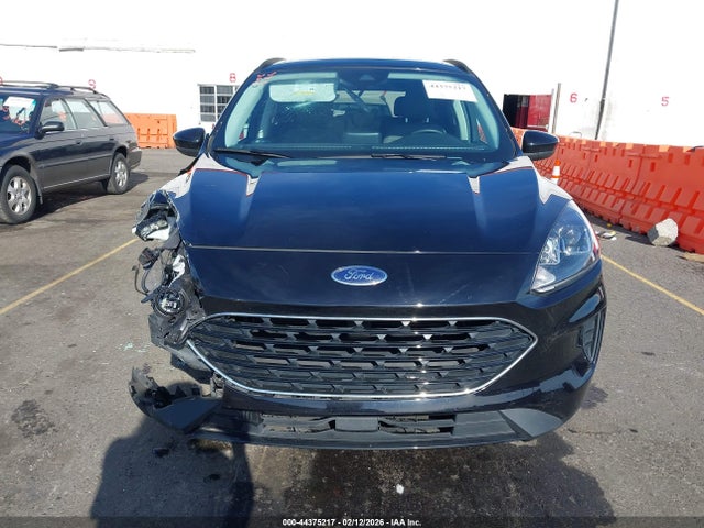 1FMCU9G69NUA43070 Ford ESCAPE SE