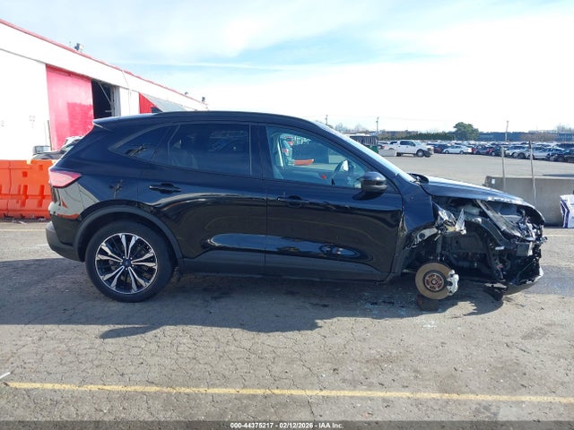 1FMCU9G69NUA43070 Ford ESCAPE SE
