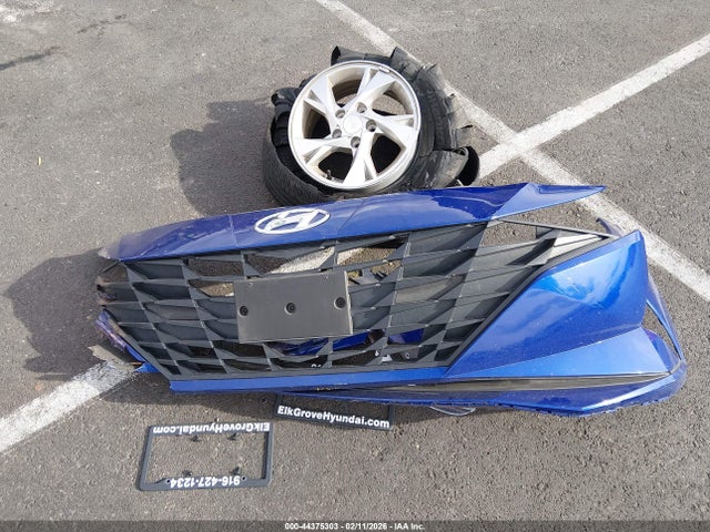KMHLL4AG6PU596995 Hyundai ELANTRA SE