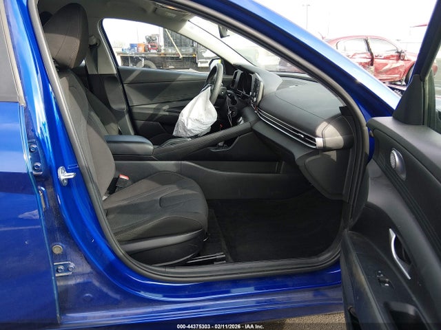 KMHLL4AG6PU596995 Hyundai ELANTRA SE