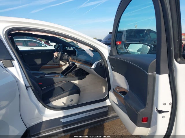 Lucid Air Touring 2024 50EA1TEA0RA002435 Image 5