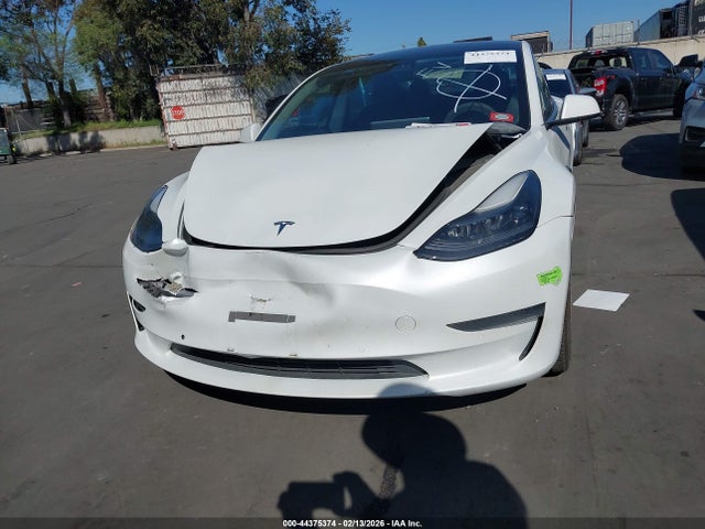 2021 Tesla Model 3 Standard Range Plus Rear-wheel Drive მანქანა იყიდება აუქციონზე, vin: 5YJ3E1EA0MF996770, აუქციონის ნომერი: 44375374