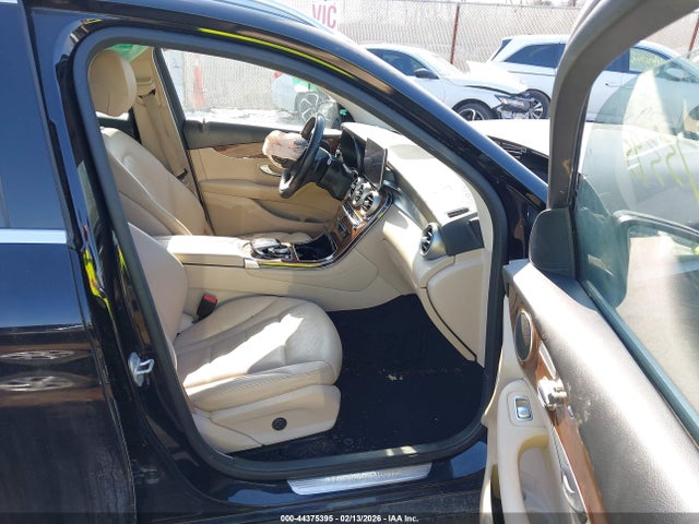 2016 Mercedes-benz Glc 300 მანქანა იყიდება აუქციონზე, vin: WDC0G4JBXGF036332, აუქციონის ნომერი: 44375395