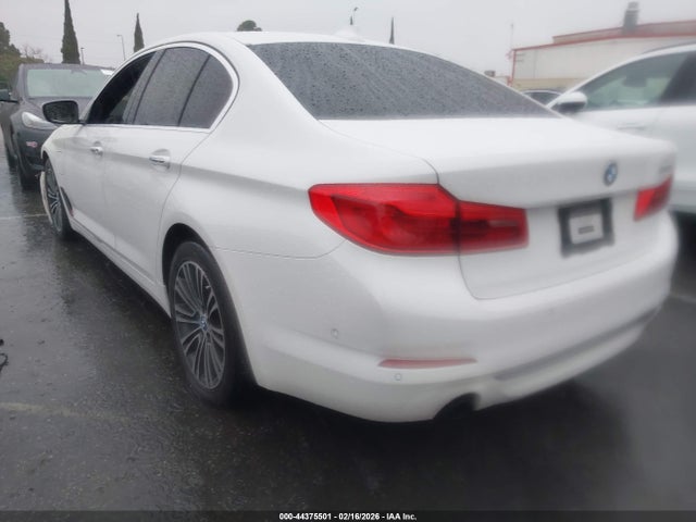 2018 BMW 530E WBAJA9C51JB249777 Photo 2