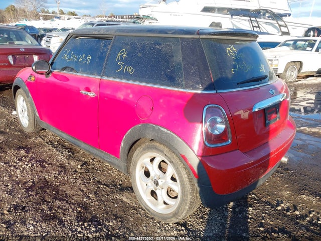 2011 MINI COOPER WMWSU3C54BT099488 Photo 2