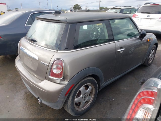 2011 MINI COOPER WMWSU3C54BT183567 Photo 3