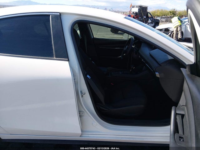 JM1BPAAL3M1327768 Mazda Mazda3 2.5 S