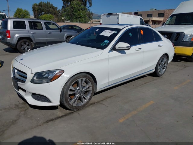 44375806 :رقم المزاد ، 55SWF4JB1JU262028 vin ، 2018 Mercedes-benz C 300 مزاد بيع