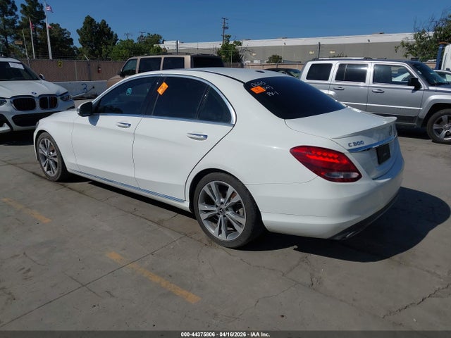 44375806 :رقم المزاد ، 55SWF4JB1JU262028 vin ، 2018 Mercedes-benz C 300 مزاد بيع