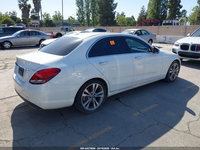 44375806 :رقم المزاد ، 55SWF4JB1JU262028 vin ، 2018 Mercedes-benz C 300 مزاد بيع