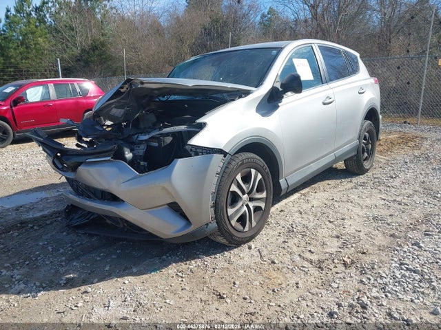 Toyota RAV4 LE 2018 2T3BFREV8JW760979 Image 2
