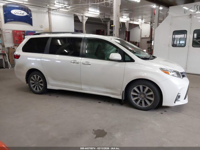 5TDDZ3DC4LS247827 Toyota Sienna Xle 7-passenger
