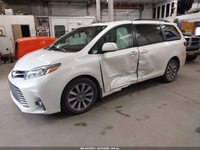 5TDDZ3DC4LS247827 Toyota Sienna Xle 7-passenger