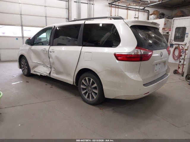 5TDDZ3DC4LS247827 Toyota Sienna Xle 7-passenger