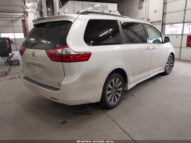 5TDDZ3DC4LS247827 Toyota Sienna Xle 7-passenger