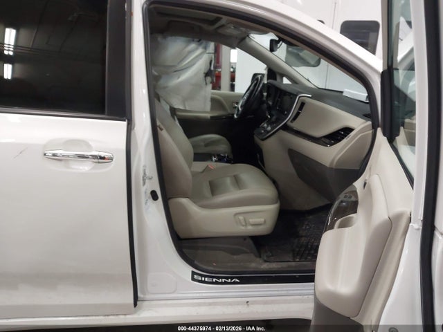 5TDDZ3DC4LS247827 Toyota Sienna Xle 7-passenger