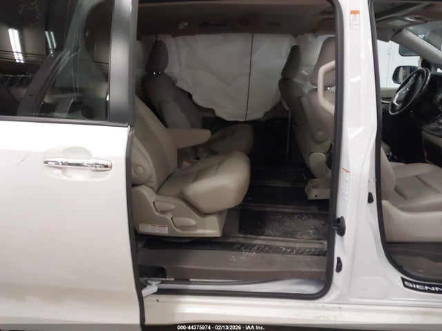 5TDDZ3DC4LS247827 Toyota Sienna Xle 7-passenger