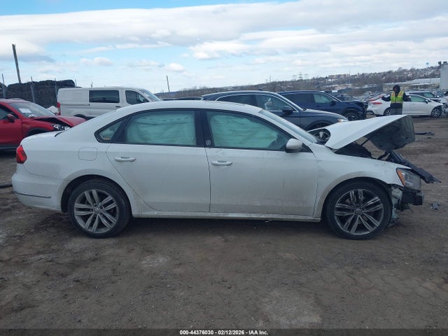 Продаж на аукціоні авто 2019 Volkswagen Passat 2.0t Wolfsburg Edition, vin: 1VWLA7A31KC012491, номер лоту: 44376030