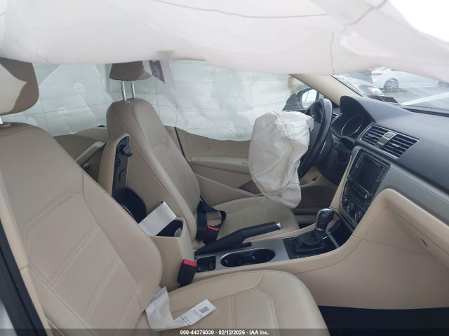 Продаж на аукціоні авто 2019 Volkswagen Passat 2.0t Wolfsburg Edition, vin: 1VWLA7A31KC012491, номер лоту: 44376030