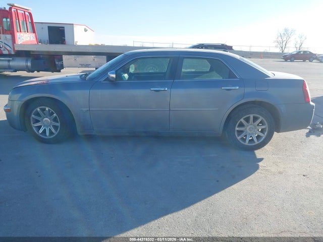 Продажа на аукционе авто 2006 Chrysler 300c, vin: 2C3KA63H56H240437, номер лота: 44376332