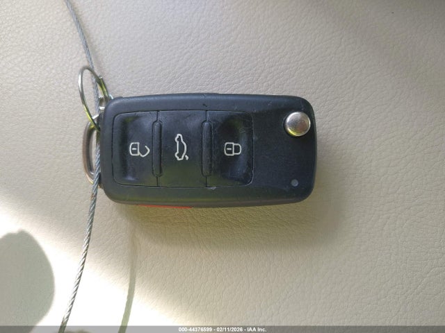 WVGAV7AXXGW563523 Volkswagen TIGUAN SE