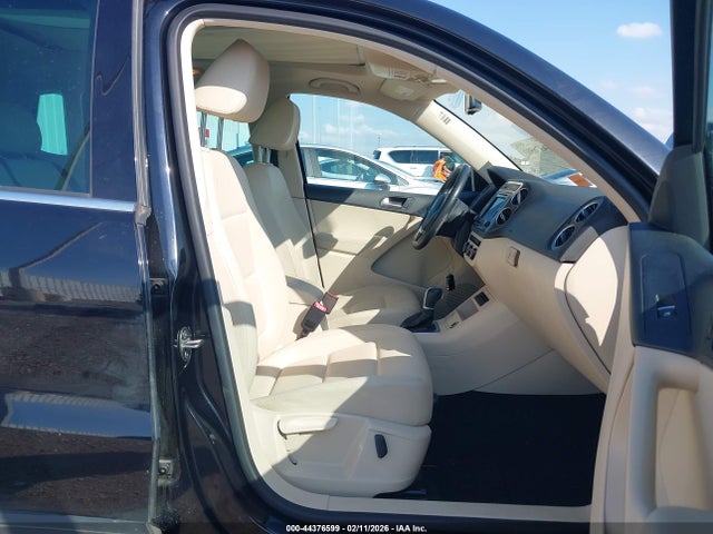 WVGAV7AXXGW563523 Volkswagen TIGUAN SE