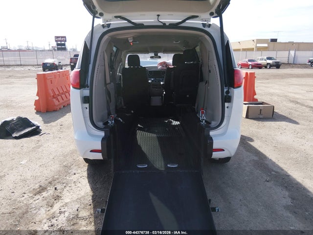 Продажа на аукционе авто 2022 Chrysler Voyager Lx, vin: 2C4RC1CG6NR208555, номер лота: 44376738