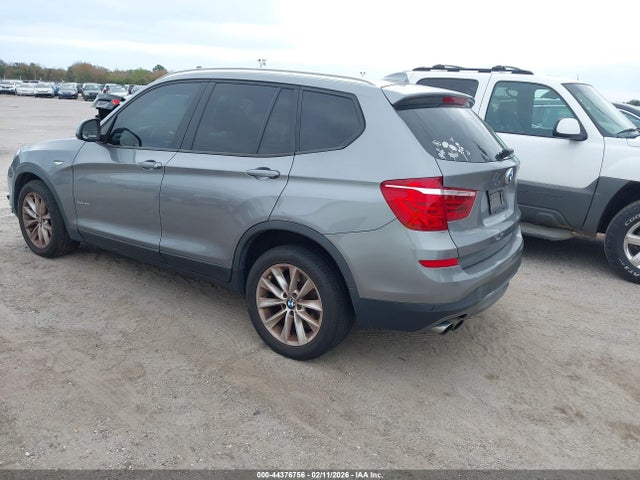 2015 BMW X3 5UXWX9C57F0D53640 Photo 2