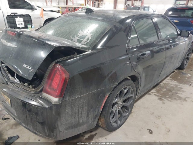 44376775 :رقم المزاد ، 2C3CCABG2KH628665 vin ، 2019 Chrysler 300 300s مزاد بيع