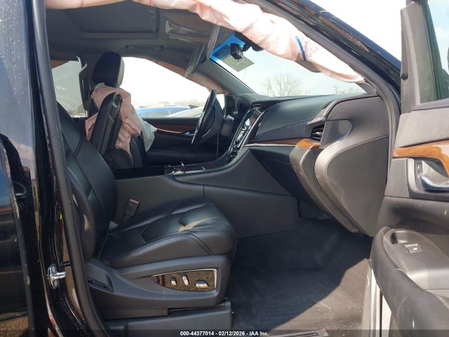 44377014 :رقم المزاد ، 1GYS4BKJ5JR401209 vin ، 2018 Cadillac Escalade Luxury مزاد بيع