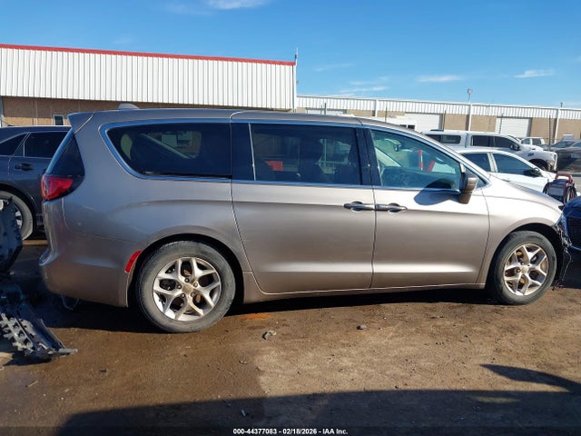 44377083 :رقم المزاد ، 2C4RC1FG2JR293352 vin ، 2018 Chrysler Pacifica Touring Plus مزاد بيع