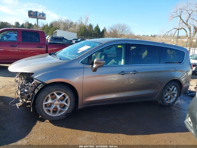 44377083 :رقم المزاد ، 2C4RC1FG2JR293352 vin ، 2018 Chrysler Pacifica Touring Plus مزاد بيع