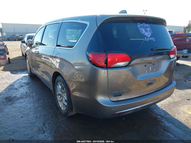 2018 CHRYSLER PACIFICA 2C4RC1FG2JR293352 Photo 2
