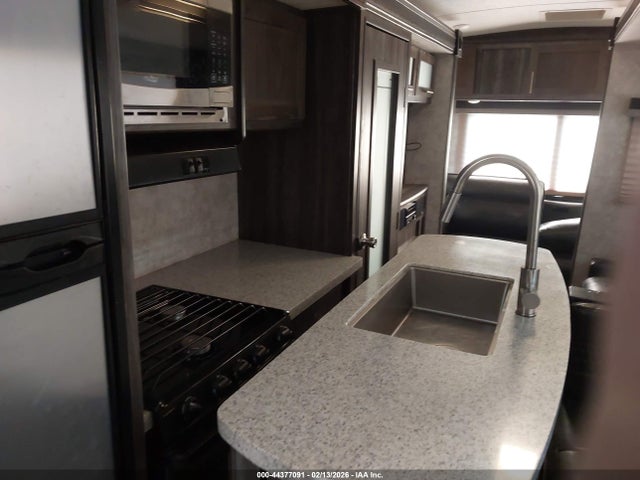 58TBH0BR1J3TL3221 Open Range Travel Trlr