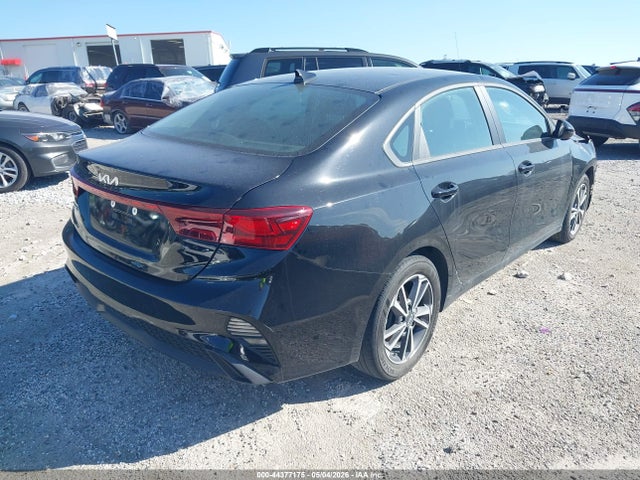 2024 Kia Forte Lxs მანქანა იყიდება აუქციონზე, vin: 3KPF24AD4RE714683, აუქციონის ნომერი: 44377175