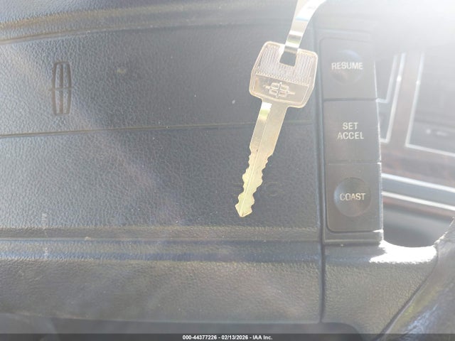 Aukcja sprzedaży 1992 Lincoln Town Car Signature, vin: 1LNLM82W7NY675379, numer aukcji: 44377226